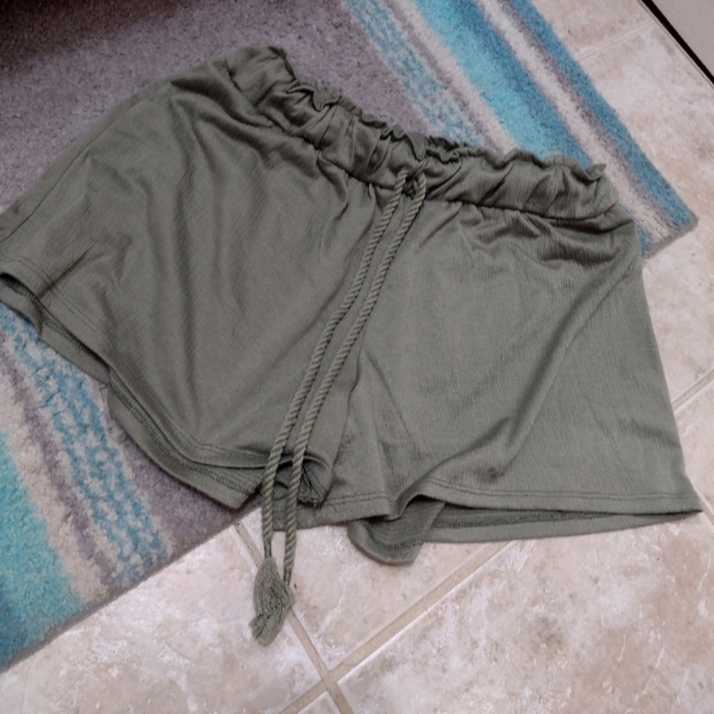 Kaki shorts Guilty